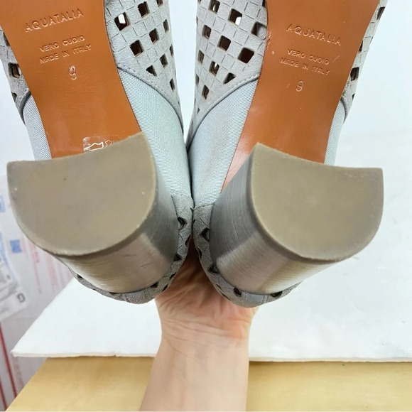 Aquatalia Shari Laser Cut Booties Women Size 9 Light Grey Leather Suede Heel EUC - Picture 10 of 13